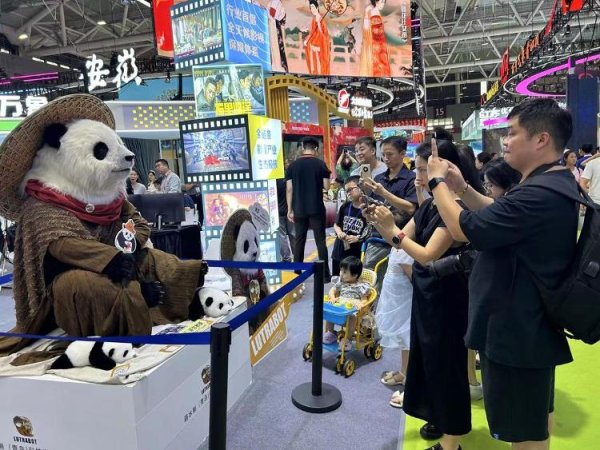 宏盈国际 港大博士生逛文博，表示：在山东展区学到了！